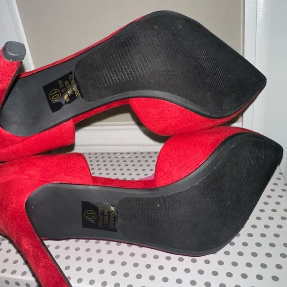Elegant Red Suede Pumps - Picture 4 of 4